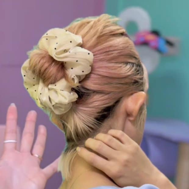 【ヘアゴム3本】ボブでも「高めお団子」が作れる！髪を3段に分けて結ぶ簡単ヘアアレンジですっきり可愛いまとめ髪