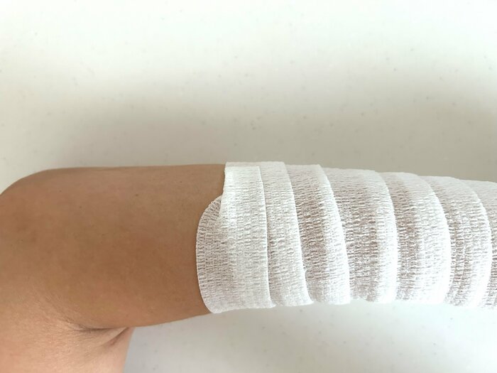 包帯1巻きを使って腕に巻いてみました