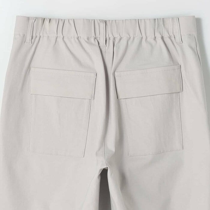 ホワイトは透けにくい裏地付きなのも嬉しいポイント