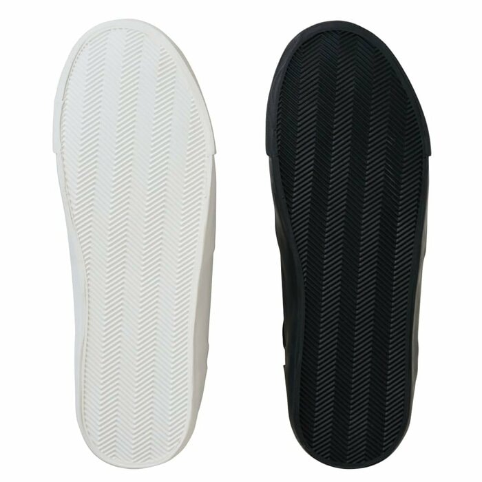 靴底にはしっかりとしたゴム底のソールが採用されています