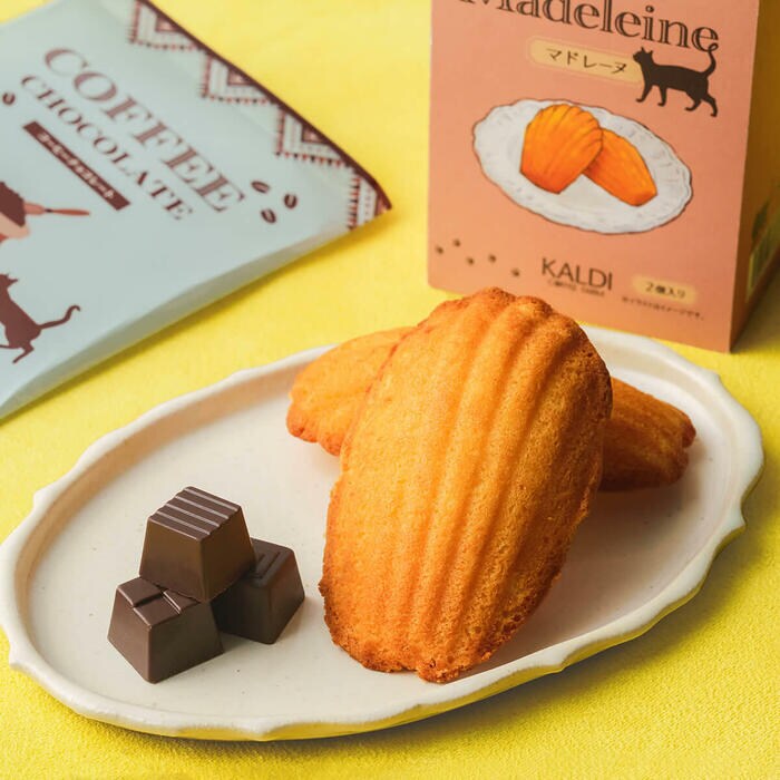 マドレーヌと、コーヒーの香り豊かなチョコレート