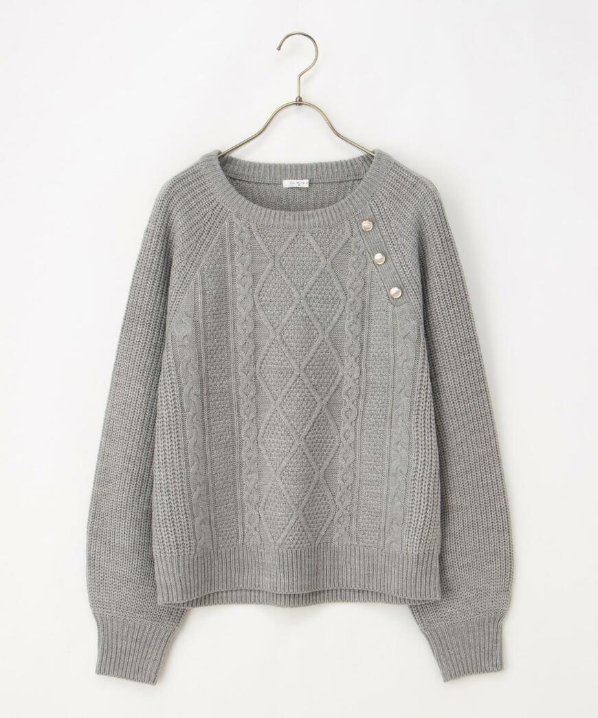 出所：ハニーズ公式オンラインストア 金釦付ケーブル編ニット