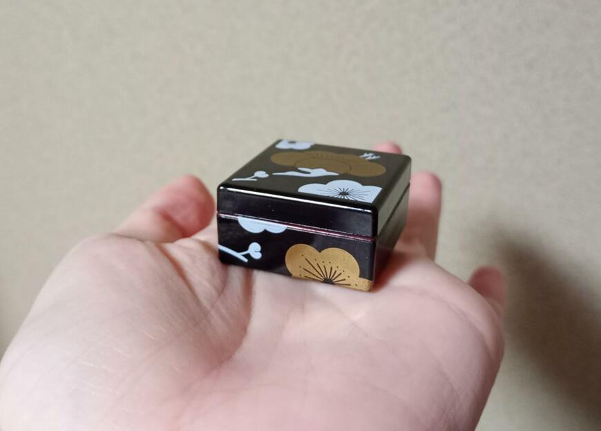 筆者撮影（株式会社トイズスピリッツ、日本の究極和食！ざ・おせち重マスコット六）