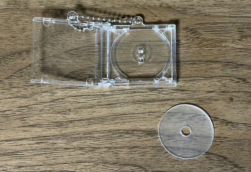 筆者撮影（セリア、CDケース風キーホルダー）