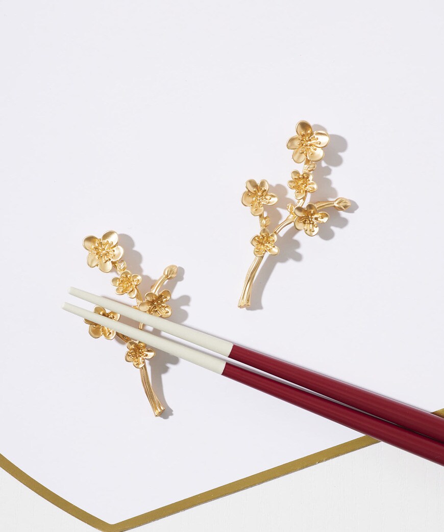 出所：パルグループ公式ファッション通販サイト 3COINS 【お正月を彩る】お正月箸置きセット：椿