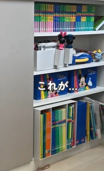 3児ママが〈後悔だらけの注文住宅〉をDIYしたら…「キッチン前の飾り棚」→「目隠し扉付きオシャレ収納」に大変身！