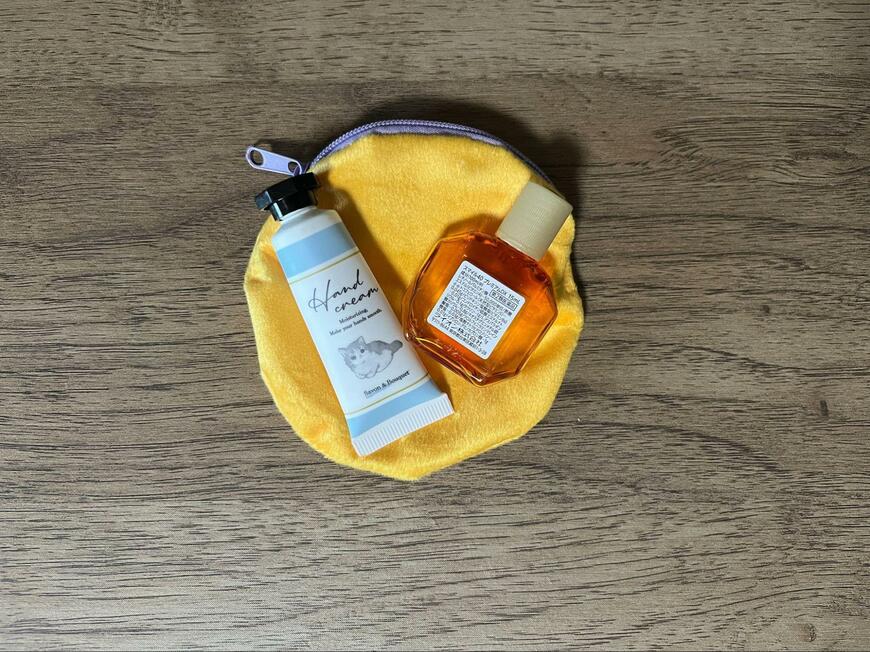 筆者撮影（セリア、丸型ポーチ KU カラフル）