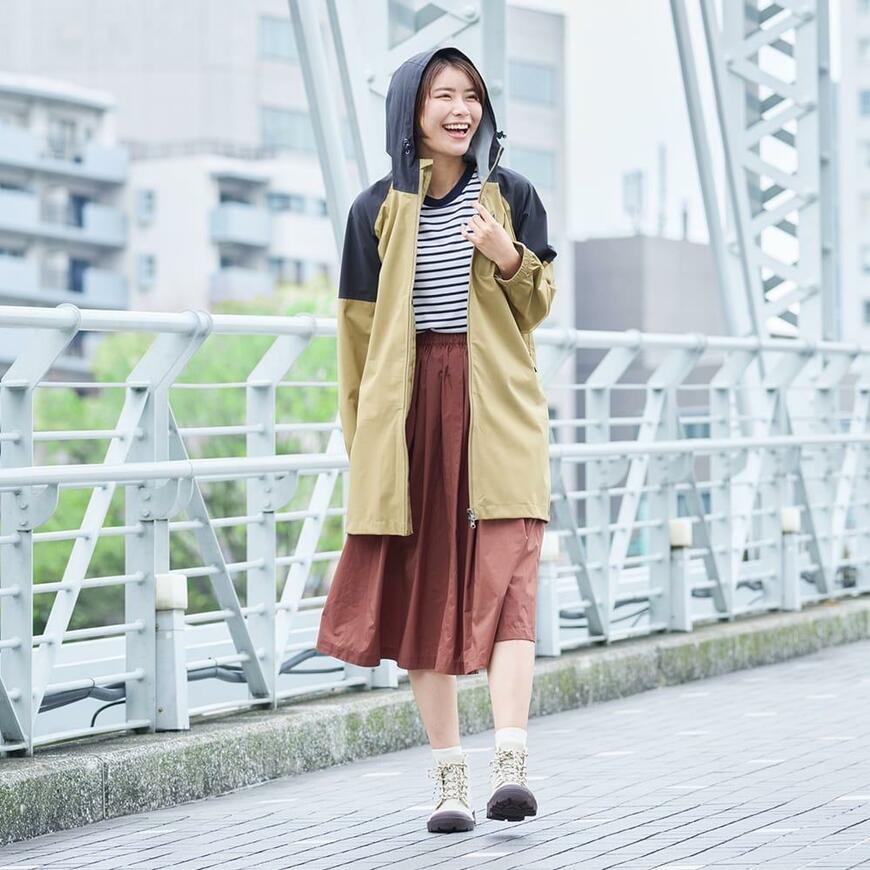 出所：ワークマン公式　レディース高撥水フーデッドロングレイン