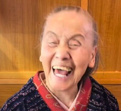 91歳おばあちゃんの『着物ライフ』回転寿司を満喫する姿に大反響！イマドキの楽しみ方も話題…「ご満悦ですね」「元気貰ってます！」