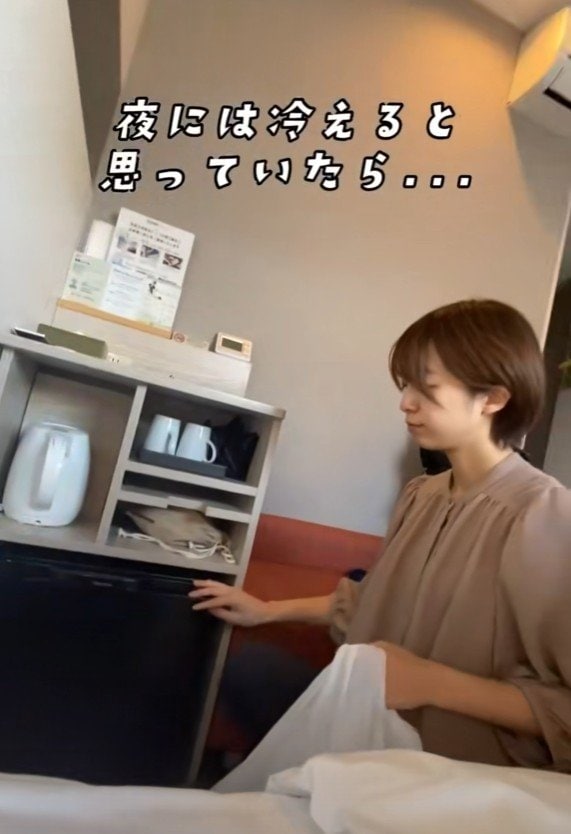 出所：@superhotel_official「スーパーホテルがお届けするホテルあるある部屋Ver.」