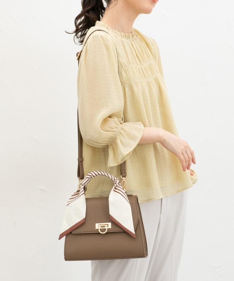 出所：ハニーズ公式通販 スカーフ付フラップバッグ