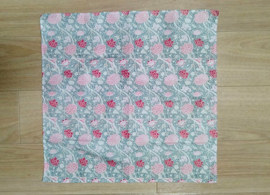 筆者撮影（セリア、ランチクロス ウィリアム・モリス）