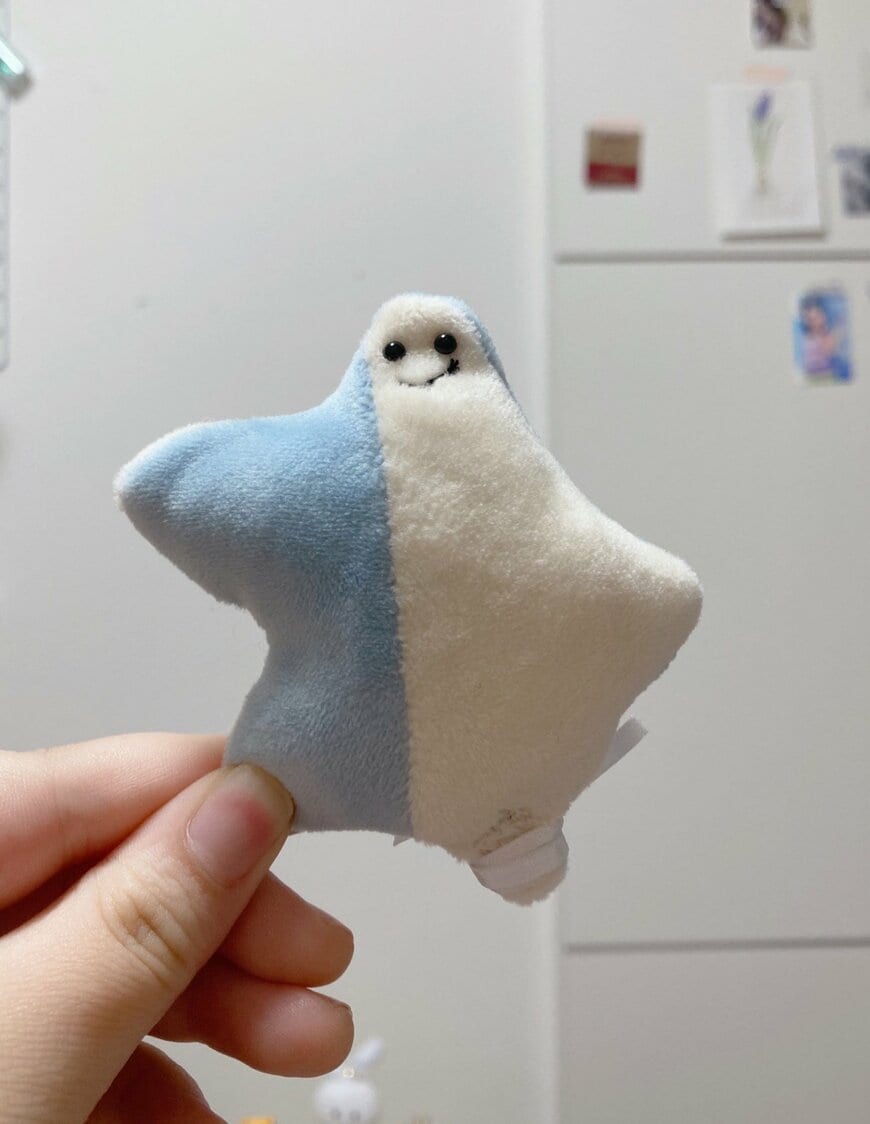 ハンドメイドの星形ぬいぐるみ