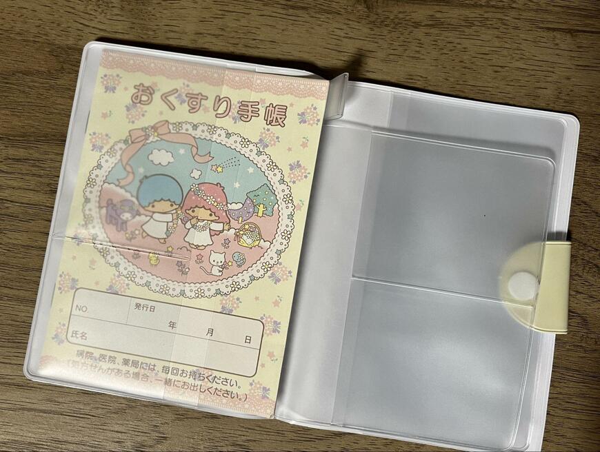 セリア、保険証お薬手帳収納ケースシマエナガ柄画像