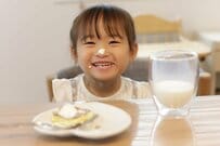 【子供の誤飲事故】球形のチーズで子どもが窒息したら？　対応方法を国民生活センターからアドバイス！