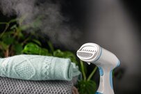 実は機能性だけじゃない！？5割以上の回答者が重視する「衣類スチーマー」の購入基準とは？【LIMO独自調査】