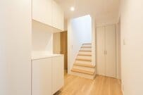 母親「見たことないGがいるから来て！」と呼び出された娘　玄関にいた虫の正体を思わず二度見してしまう