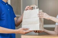 ホテルでは出前サービスを利用できる？スーパーホテルの投稿に「知らなかった！」という声も