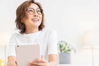 【60歳代のおひとりさま】貯蓄の平均と中央値はいくら？60歳時点の平均余命、女性は約27年に