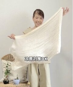 【60代マダム】30年前の〈ロペピクニックのブラウス〉をおしゃれに着こなす！ベージュ基調の上品なワントーンコーデが素敵