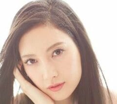 「実は…」菜々緒が”双子の妹”を披露！衝撃ビジュに「最高」「これは絶対一卵性」「倍あるやん！」正体は人気芸人