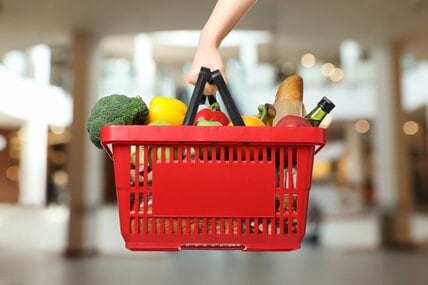 【10月値上げ】便利な「冷凍食品・缶詰」まで…「電気代・ガス代補助」も終了。家計を守る買い出し術