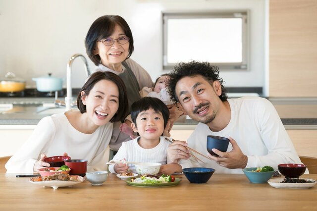 令和8年4月分から「子ども・子育て支援金制度」が始まる！月いくら支援するの？「後期高齢」や「国保」、「協会けんぽ」などの保険料に上乗せして徴収《支援金額は段階的に引き上げ》