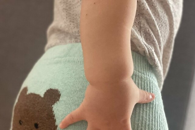 「トップモデルばり」1歳息子の華麗なポージング写真がXで話題