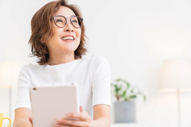 【60歳代のおひとりさま】貯蓄の平均と中央値はいくら？60歳時点の平均余命、女性は約27年に