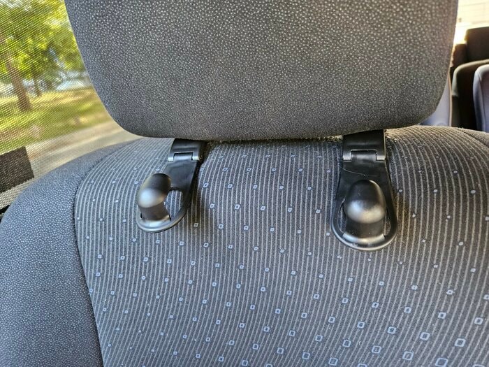 背面だけでなく座席正面でも使用可能