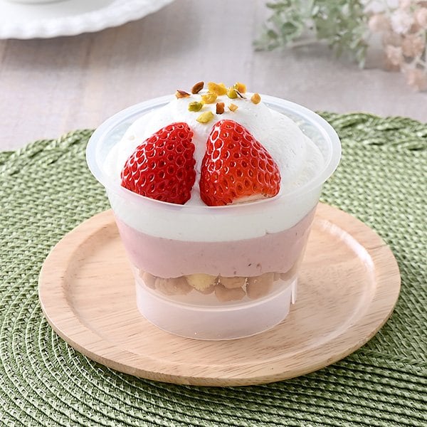 ファミリーマートの新商品:いちごの生チーズケーキ