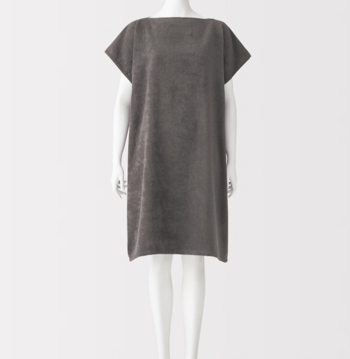 ポンチョのようにさっと羽織れるデザイン