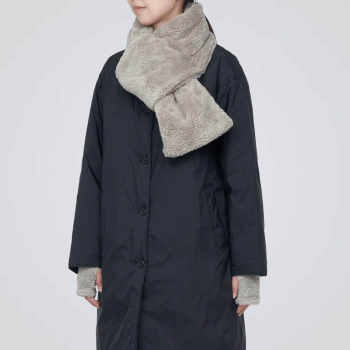 やわらかなボア素材のマフラー