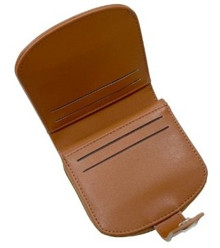 中面は落ち着いたブラウンの色味