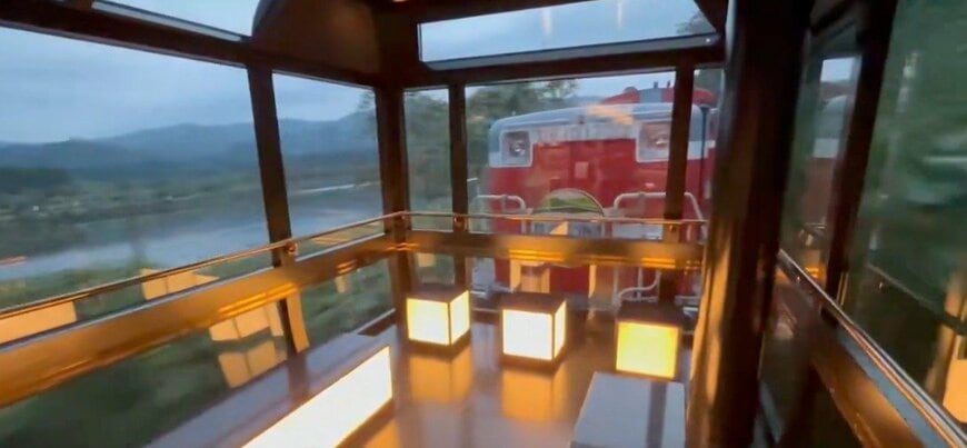 鉄道ファンが旅行で「DLばんえつ物語」グリーン車に乗車　窓から広がる絶景と「特別感あふれる車内」がたまらない