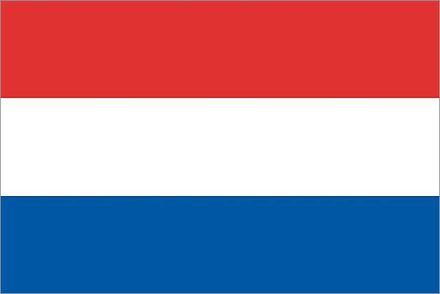 【正解の画像】横三色旗の一段目はオレンジではなく赤。ちなみに国旗の縦横の比率は日本と同じ2：3（WIKIMEDIA COMMONS）