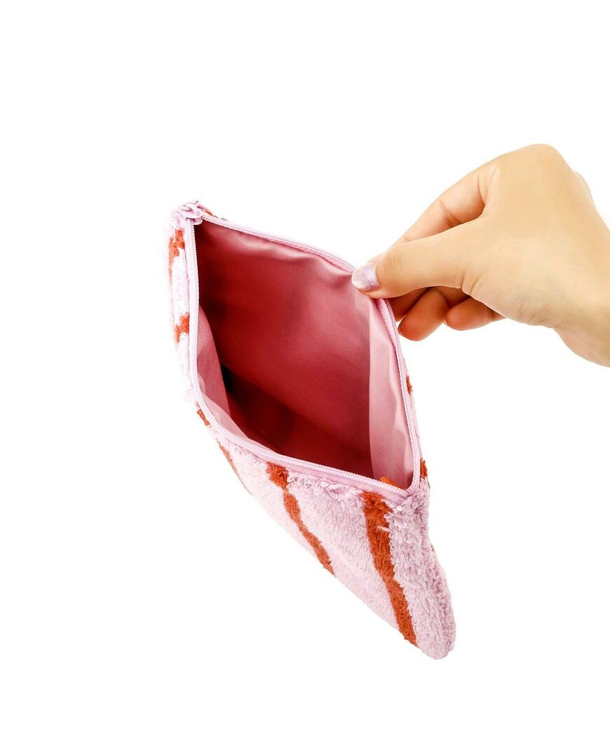 出所：パルグループ公式ファッション通販サイト 3COINS フラットポーチ