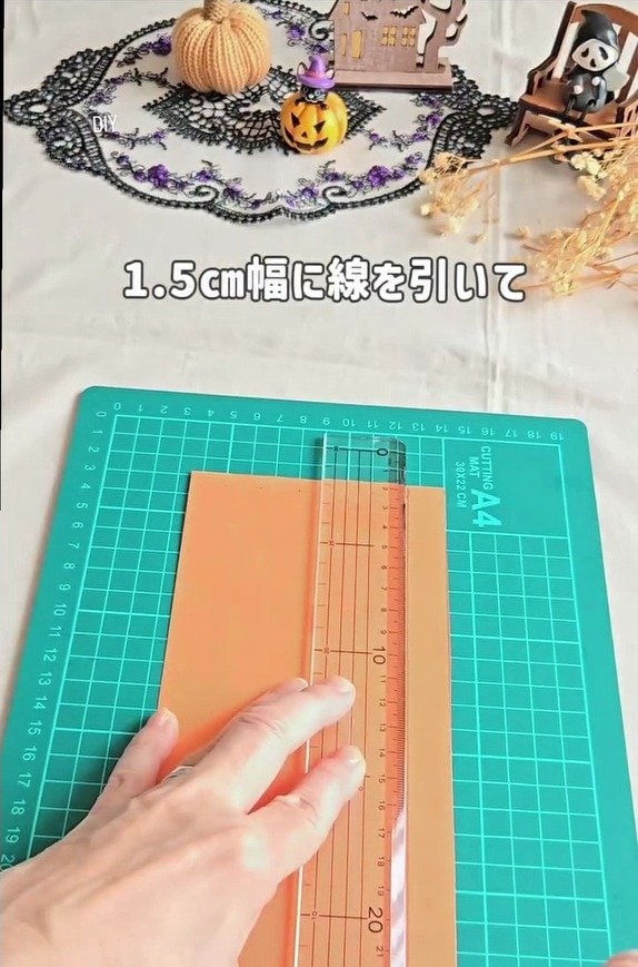 色画用紙が「かぼちゃカップ」に変身　紙コップで作るハロウィンのお菓子入れが最高
