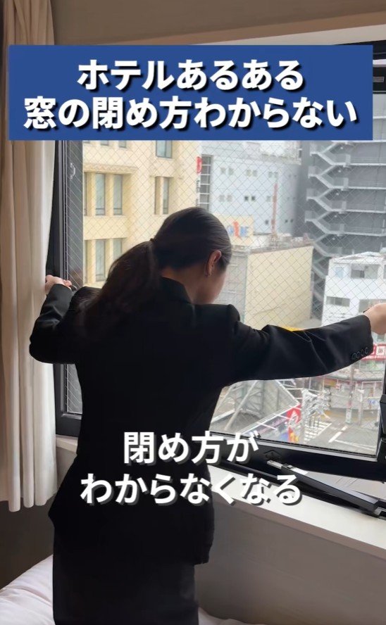 出所：@b_suites.official「窓に関するホテルあるある」