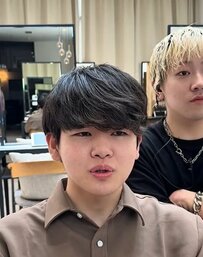 「おでこを出したい」マッシュヘアの男性が似合わせパーマに挑戦！アフター「やばいっす」