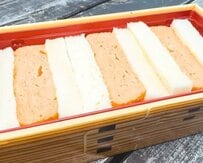 大阪府の道の駅で発見した「だし巻きサンド」とは？出汁じゅわっの新感覚グルメに「食べたくなる」との声
