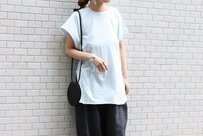 トレンドで作る大人のリラックススタイル。「ゆったりサイズTシャツ」5選