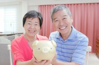 65歳以上シニアは要チェック！【申請しないともらえないお金4選】「年金・雇用・医療」の支援制度を解説