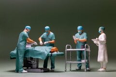 【2027年3月から】市販薬と同じ成分の処方薬、見直し後も抗アレルギー薬30日分は「790円」で市販薬の約1000円を下回る