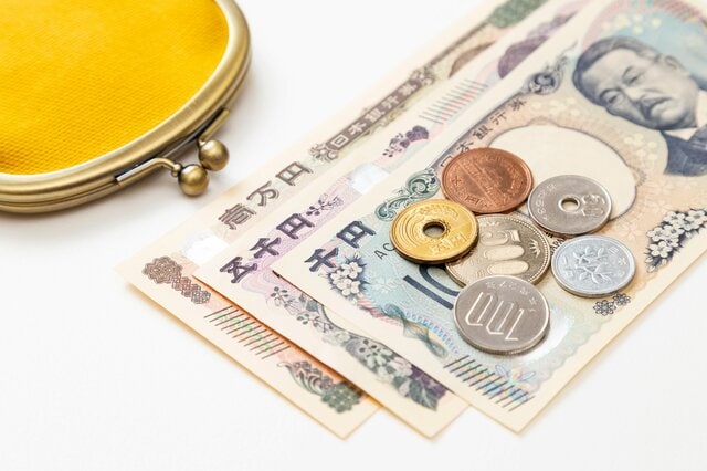 【シニアの住民税非課税世帯】年金収入はいくらまで？単身なら「155万円以下」が目安！補足的老齢年金生活者支援給付金「92万6500円以下」の条件あり