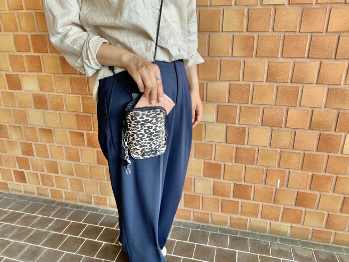ミニショルダーバッグにもすっぽりとおさまりました!