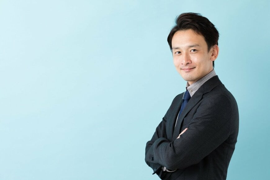 【男性】「正社員の平均年収」は600万円超。「正社員以外」や「年代別」の平均年収はいくらか。業種別の賃金もみる