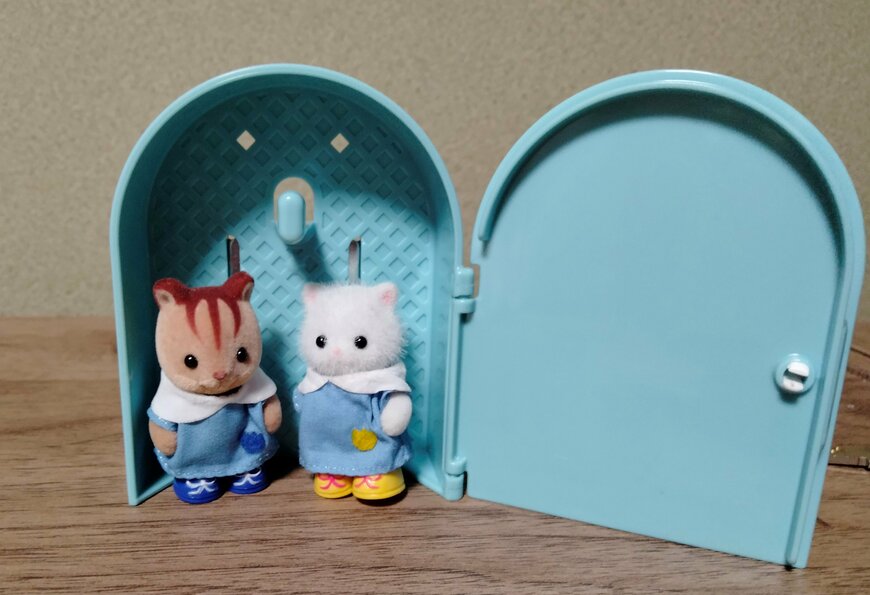 筆者撮影（セリア、輪ゴムフック ドア型）