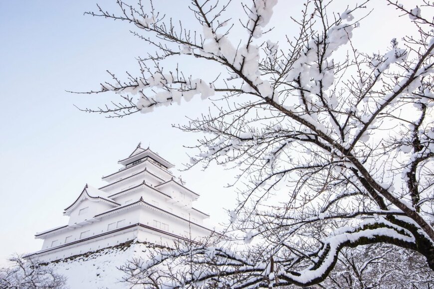 大雪の中で撮影した会津若松市の鶴ヶ城　「水墨画のような美しい光景」がSNSで話題に