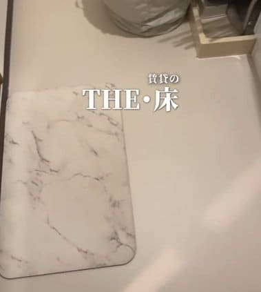 築30年賃貸の洗面所の床を改善するDIY。フロアマットを敷くだけで初心者でもジャパンディ風フロアを作り上げる手順と仕上がり